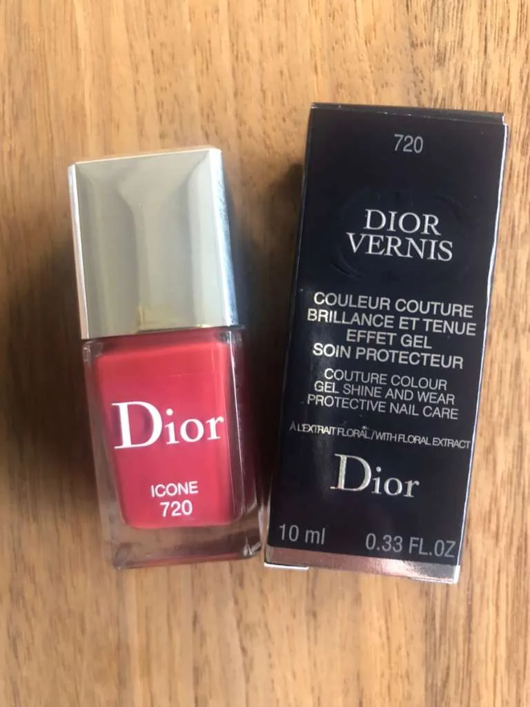 Dior Vernis Couture Colour Gel Shine & Long Wear Nail Lacquer #720 Icone 10ml/0.33oz Magasin - vente & achat en ligne Casablanca Maroc Dior Vernis Couture Colour Gel Shine & Long Wear Nail Lacquer #720 Icone 10ml/0.33oz Magasin - vente & achat en ligne Casablanca Maroc